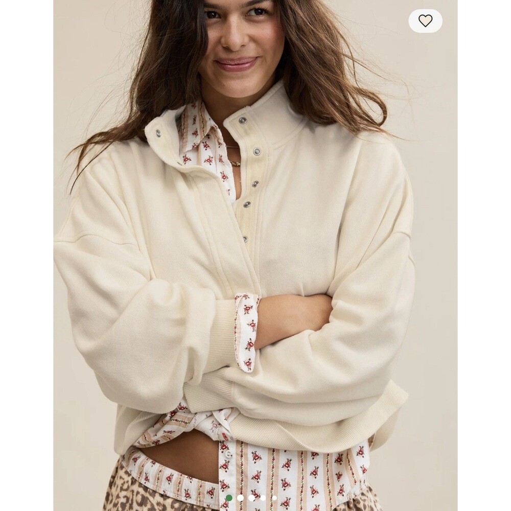 Aerie Oh Snap! Classic Sweatshirt Pullover Size Medium Relaxed Fit Ivory Fleece